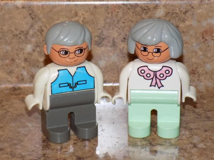 1 rare lego duplo Figure family grandpa grandma old mini fgiure vintage